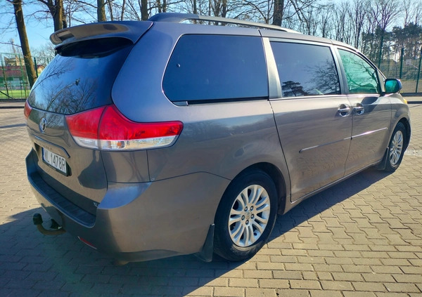 Toyota Sienna cena 58888 przebieg: 332000, rok produkcji 2011 z Legionowo małe 277